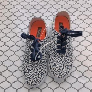 NWT SELFIEGO Casul shoes